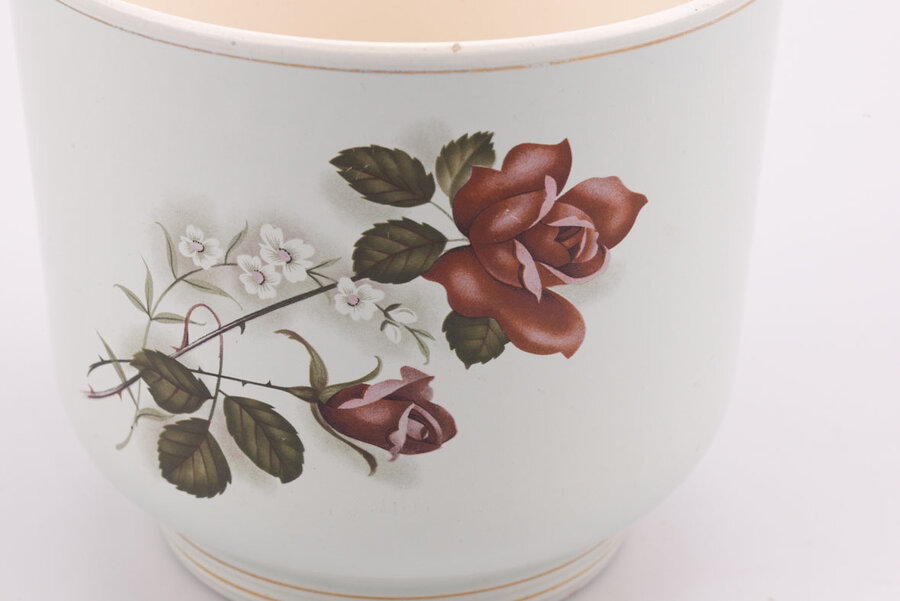 Cache-pot vintage en porcelaine blanche avec un dessin floral