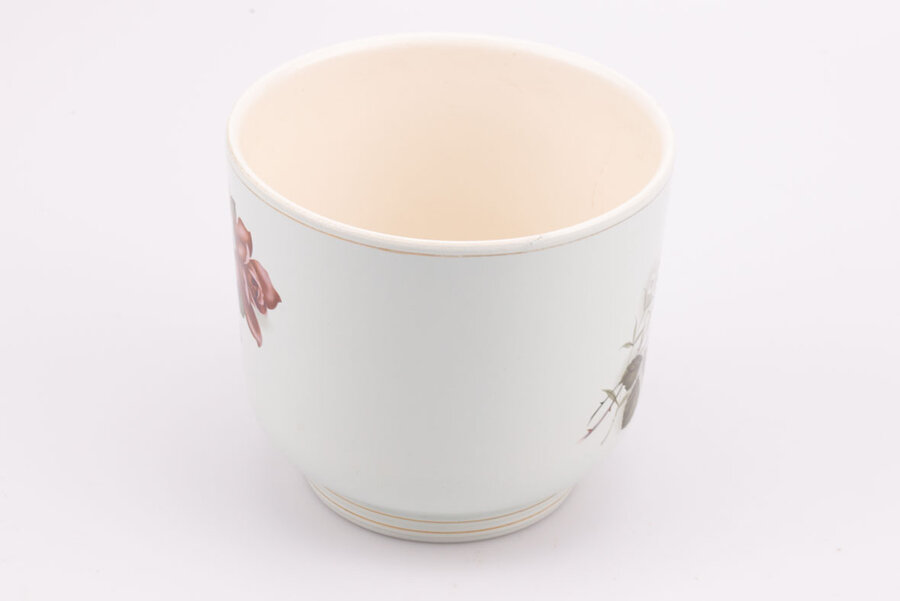 Cache-pot vintage en porcelaine blanche avec un dessin floral