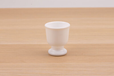 Coquetier vintage en opaline blanc de chez Seca