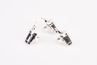 3 ronds de serviette en inox avec un motif de seau à champagne avec une bouteille dedans
