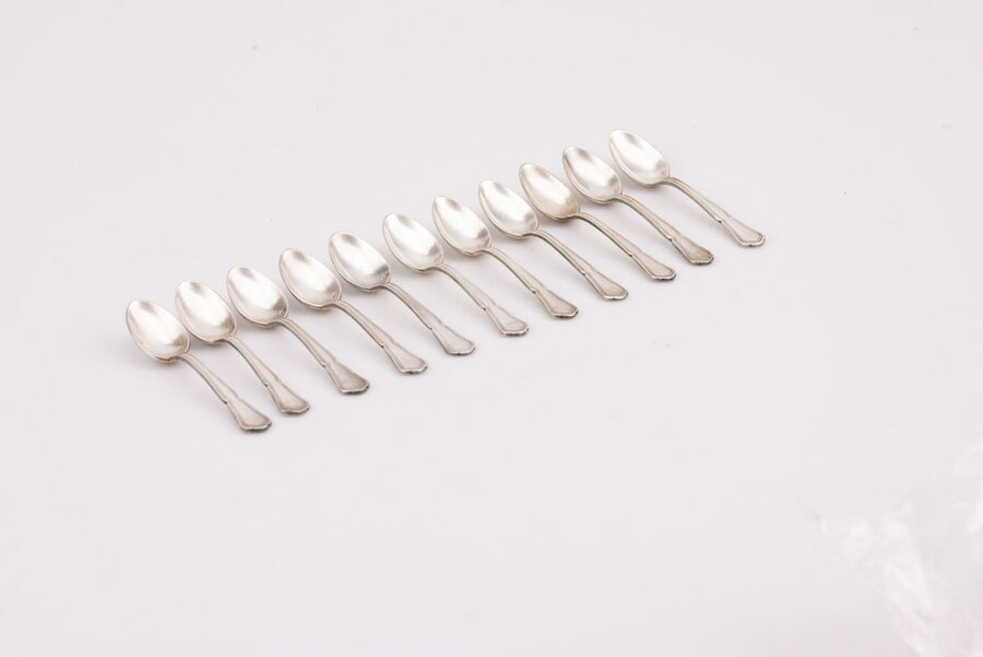 11 petites cuillères vintage en inox