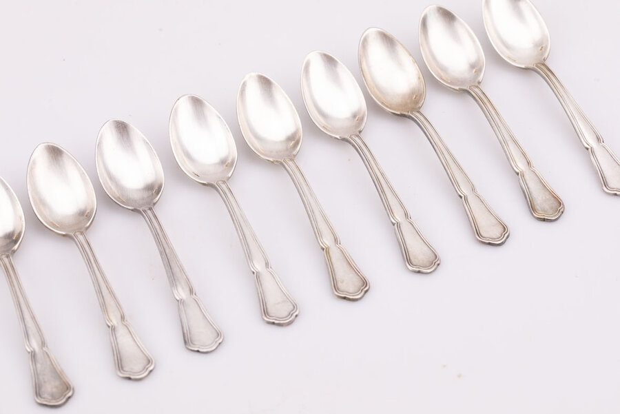 11 petites cuillères vintage en inox