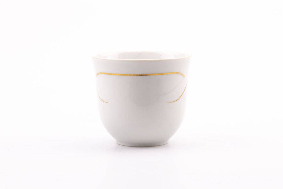 Tasse à café vintage en porcelaine avec des motifs dorés de chez Winterling