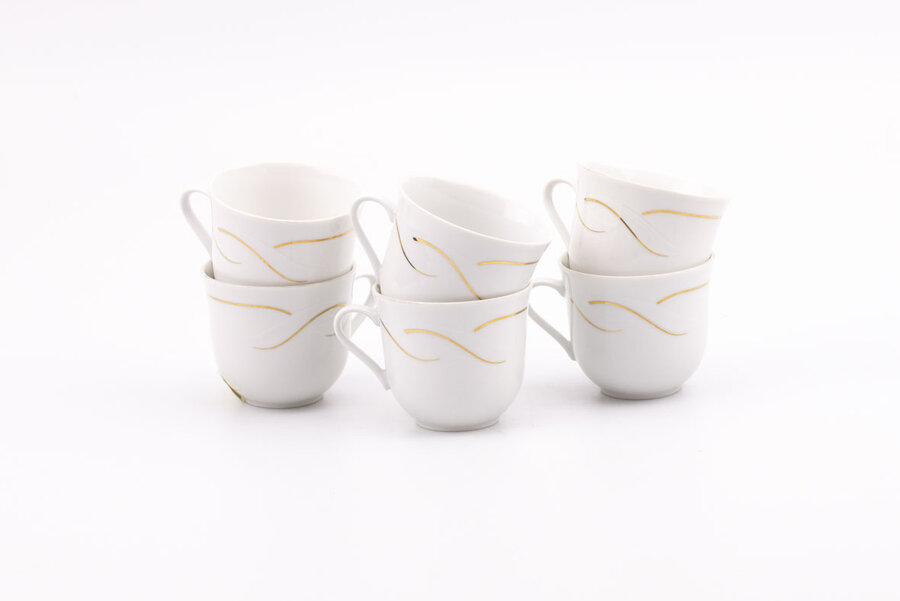 6 tasses à café vintage en porcelaine avec des motifs dorés de chez Winterling