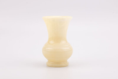 Vase vintage en albâtre de couleur crème