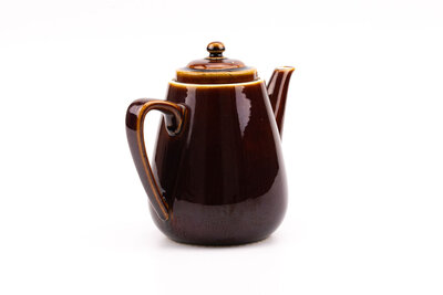 Théière vintage brune avec une grande hanse de chez Villeroy & Boch