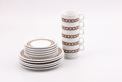 5 tasses, sous-tasses et assiettes à dessert Thomas