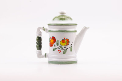 Cafetière vintage en faïence avec un motif de fruit de chez Staffel Stoneware