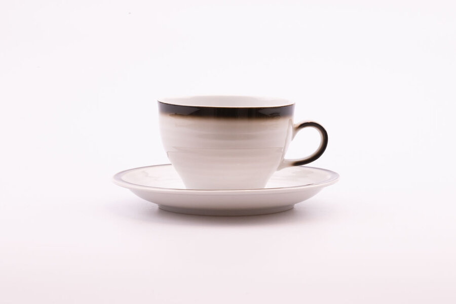 Tasse et sous-tasse vintage en porcelaine de chez Winterling