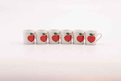 6 petites tasses vintage en porcelaine blanche avec un motif de pomme de chez Seltmann Weiden