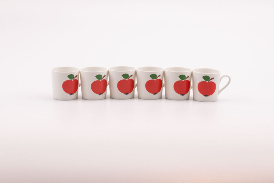 6 petites tasses vintage en porcelaine blanche avec un motif de pomme de chez Seltmann Weiden