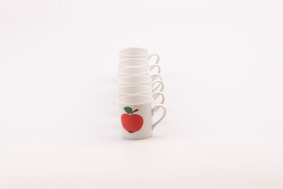 6 petites tasses vintage en porcelaine blanche avec un motif de pomme de chez Seltmann Weiden