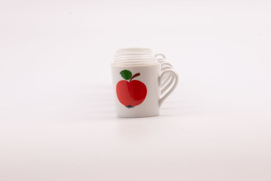 6 petites tasses vintage en porcelaine blanche avec un motif de pomme de chez Seltmann Weiden