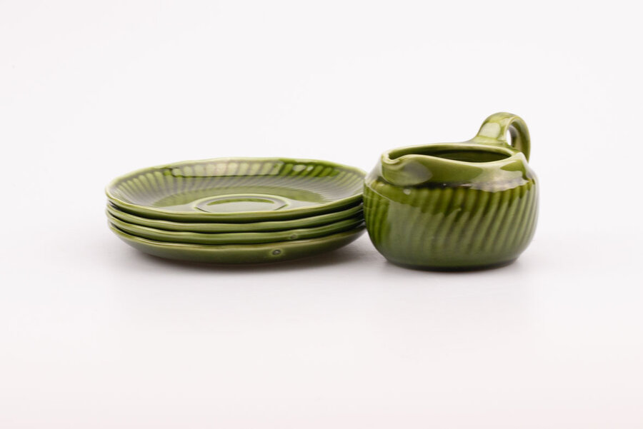 Tasse et sous-tasse à café vintage en porcelaine vert Boch