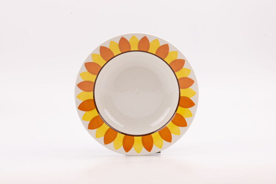 4 assiettes creuses vintage avec des motifs jaunes et orange de la collection Tournesol Digoin Sarreguemines