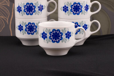 6 tasses à café vintage en porcelaine blanche avec un motif floral bleu de chez Mitterteich