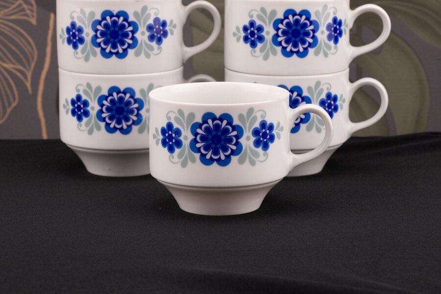 6 tasses à café vintage en porcelaine blanche avec un motif floral bleu de chez Mitterteich