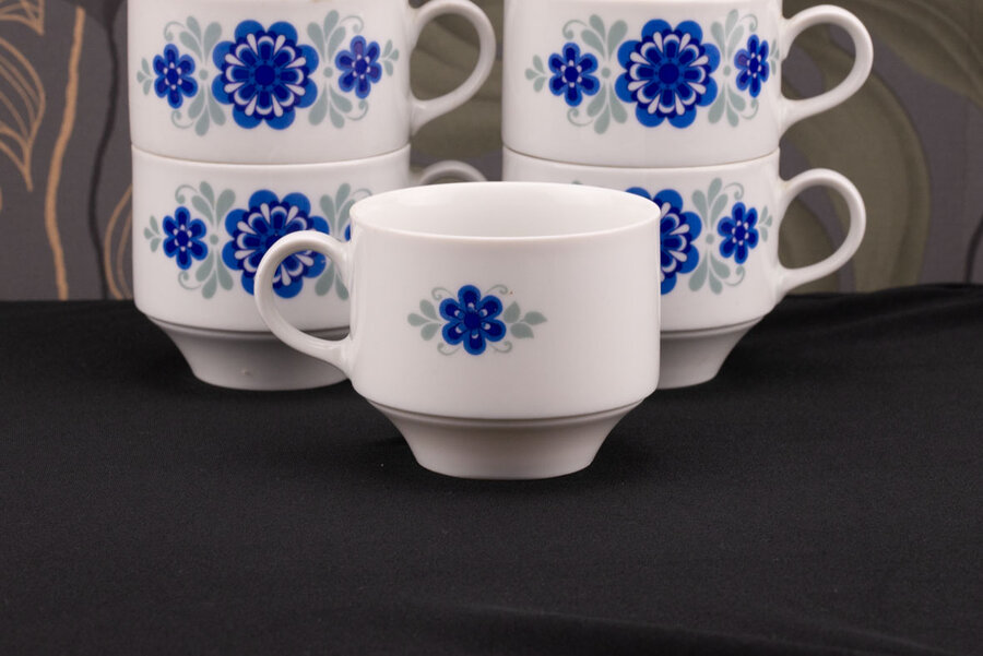 6 tasses à café vintage en porcelaine blanche avec un motif floral bleu de chez Mitterteich