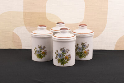 4 petits pots avec couvercle