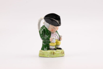 Pichet vintage en forme d'homme en porcelaine de chez Sitzendorf