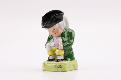 Pichet vintage en forme d'homme en porcelaine de chez Sitzendorf
