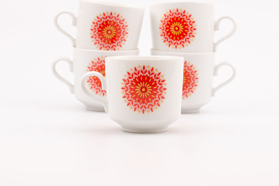 5 tasses à café vintage en porcelaine blanche avec un motif orange de chez Winterling