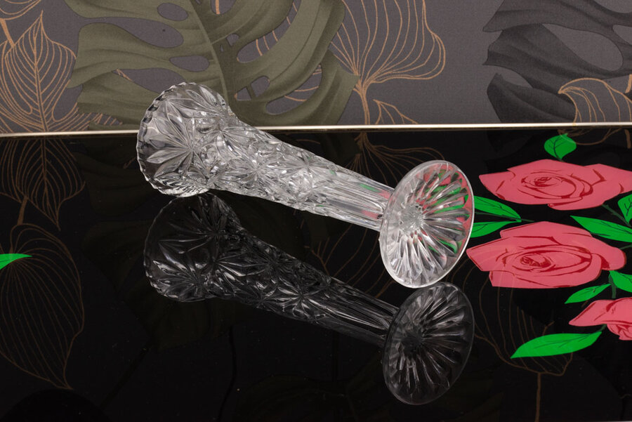 Vase soliflore en verre ciselé