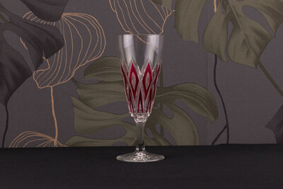 Flûte vintage en verre ciselé de chez Arlequin