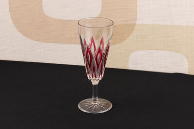 Flûte vintage en verre ciselé de chez Arlequin