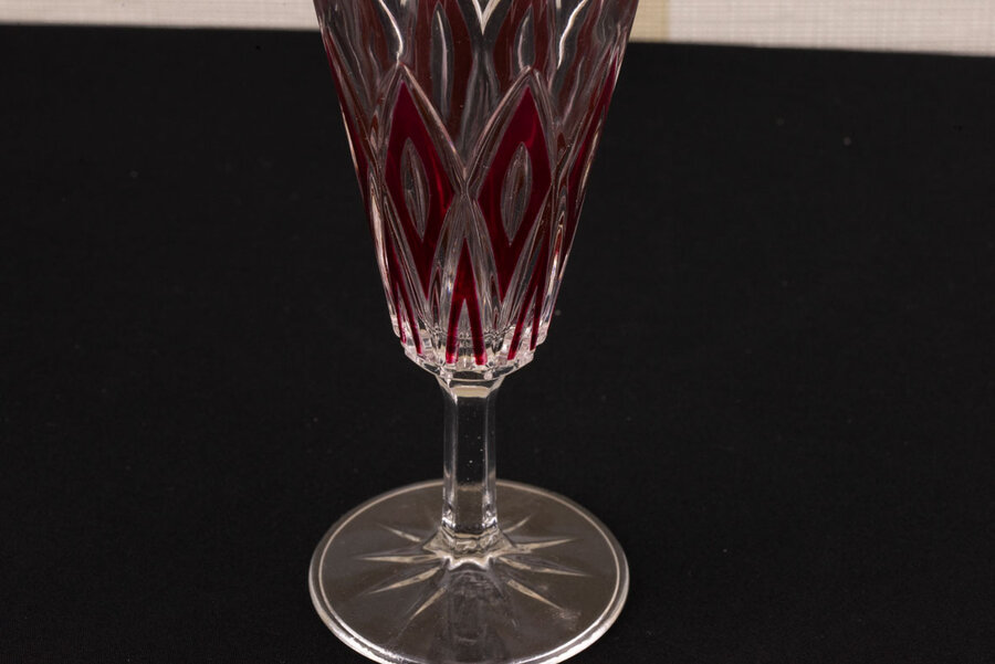 Flûte vintage en verre ciselé de chez Arlequin