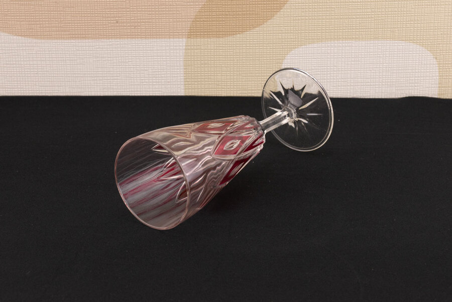 Flûte vintage en verre ciselé de chez Arlequin