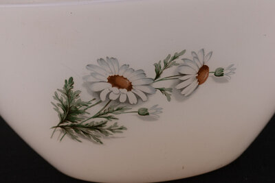 2 saladiers Arcopal Marguerite en verre opale au bord lisse 