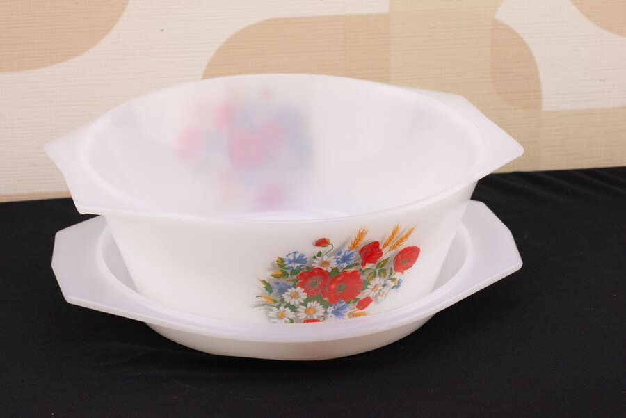 Cocotte vintage Arcopal Fleurs des champs en verre opale 