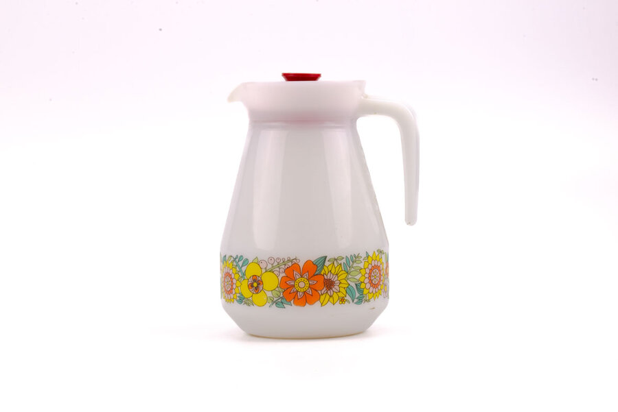 Carafe vintage blanche avec un motif floral sur son long de chez Schott Mainz 