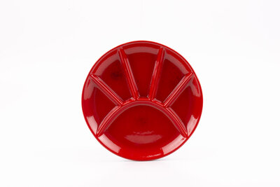 Assiette à compartiment vintage et rouge de chez CES