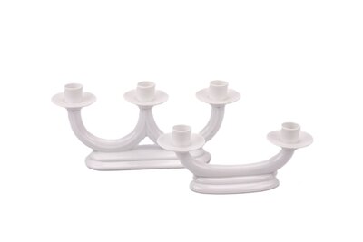 Duo de chandeliers (3 et 2 flammes) en porcelaine