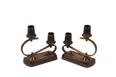 Duo de bougeoirs en métal, cuivre  et bois 