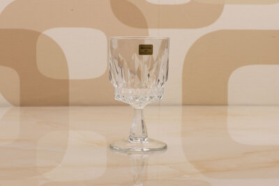 Verre à vin vintage en verre de chez Arcoroc