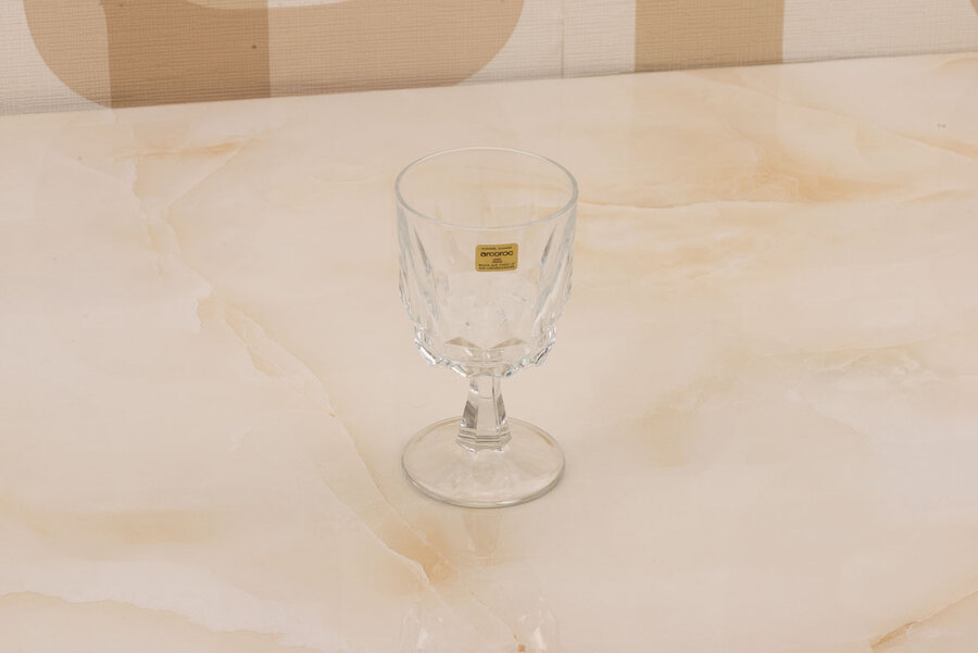 Verre à vin vintage en verre de chez Arcoroc