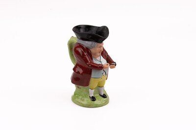 Pichet vintage en forme d'homme en porcelaine de chez Sitzendorf