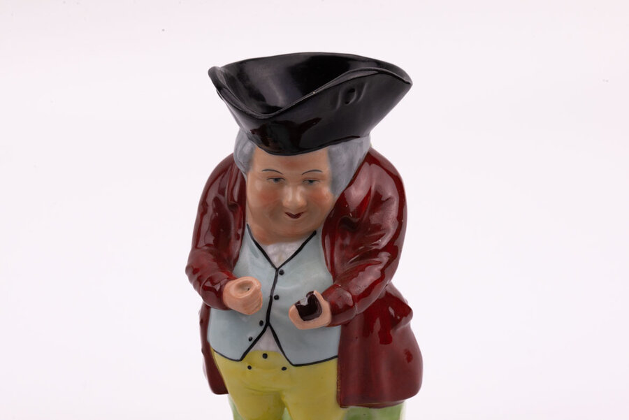 Pichet vintage en forme d'homme en porcelaine de chez Sitzendorf