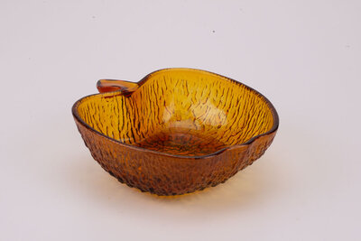Saladier pomme en verre ambre 