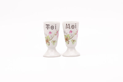 2 mazagrans en porcelaine de Limoges d'une hauteur de cm avec motif floral 