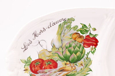 Grand plat Les Hors-d'oeuvres en porcelaine d'une longueur de 43 cm 