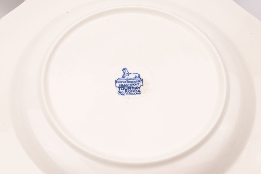 Assiettes creuses et plates Petrus Regout Tournay Ronda