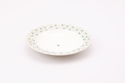 7 assiettes creuses Boch Frères La Louvière Belgique de la collection Flora. Bordure motif floral vert