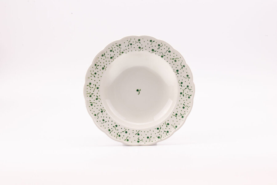 7 assiettes creuses Boch Frères La Louvière Belgique de la collection Flora. Bordure motif floral vert