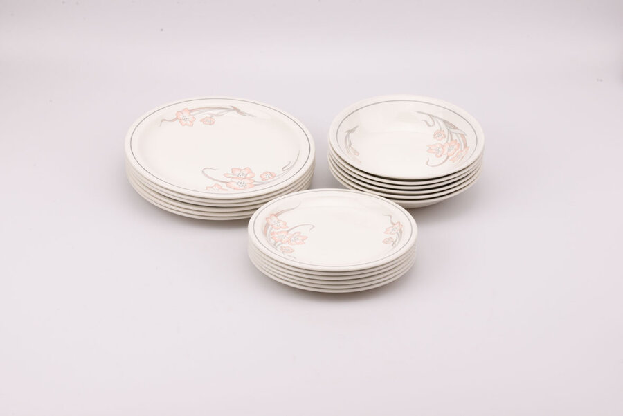 Service assiettes Churchill 6 plates 6 creuses 6 dessert