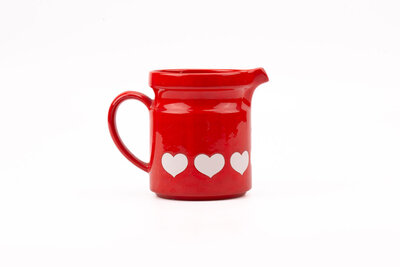Cruche coeur Waechtersbach rouge avec coeurs blancs