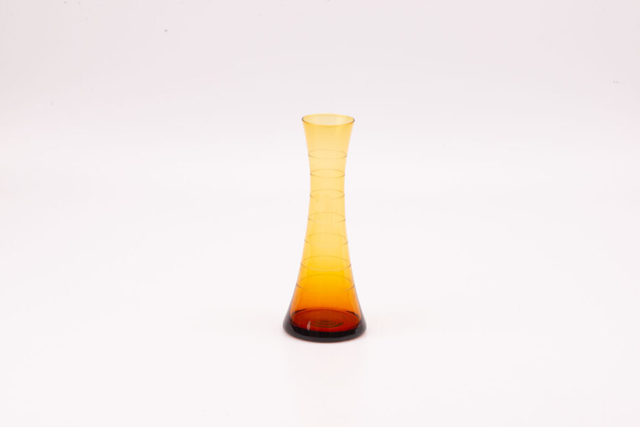 Petit vase en verre ambré vintage